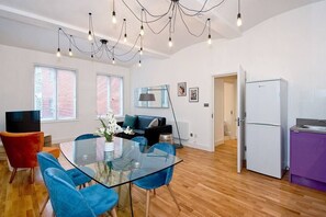 Interior - 2M Clerkenwell sleeps 6 Barrelled Ceilings (London)