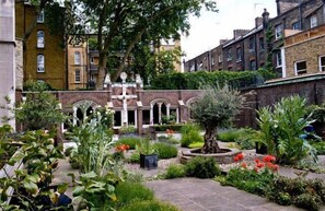 Property grounds - 2M Clerkenwell sleeps 6 Barrelled Ceilings (London)