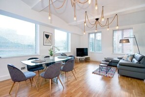 Interior - 4M sleeps 6 large Clerkenwell Warehouse Conversion (London)