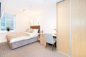 1 camera, una scrivania, ferro/asse da stiro, Wi-Fi