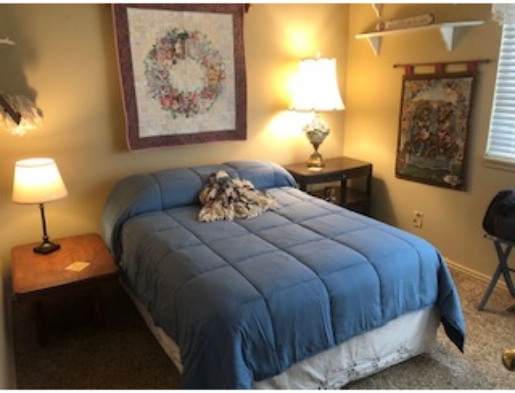 20min to Ski Resorts, Full Kitchen, Outdoor Hot Tub, close to Dinning & Shopping