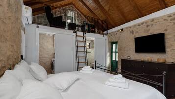 1 bedroom, in-room safe, iron/ironing board, travel cot