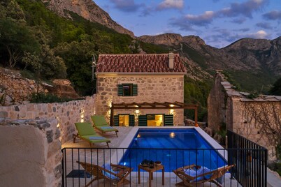 Cozy holiday home with heated pool, terrace, sea view, quiet location, WiFi,