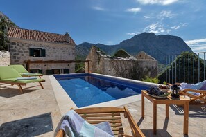 Outdoor pool, a heated pool - Cozy holiday home with heated pool, terrace, sea view, quiet location, WiFi, (Zaostrog)
