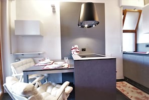Appartement, 1 chambre | Coin cuisine privé | Réfrigérateur, four, plaque de cuisson, lave-vaisselle