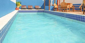 Indoor pool, pool umbrellas, pool loungers - Rede Andrade Porto Center Hotel (Porto Seguro)