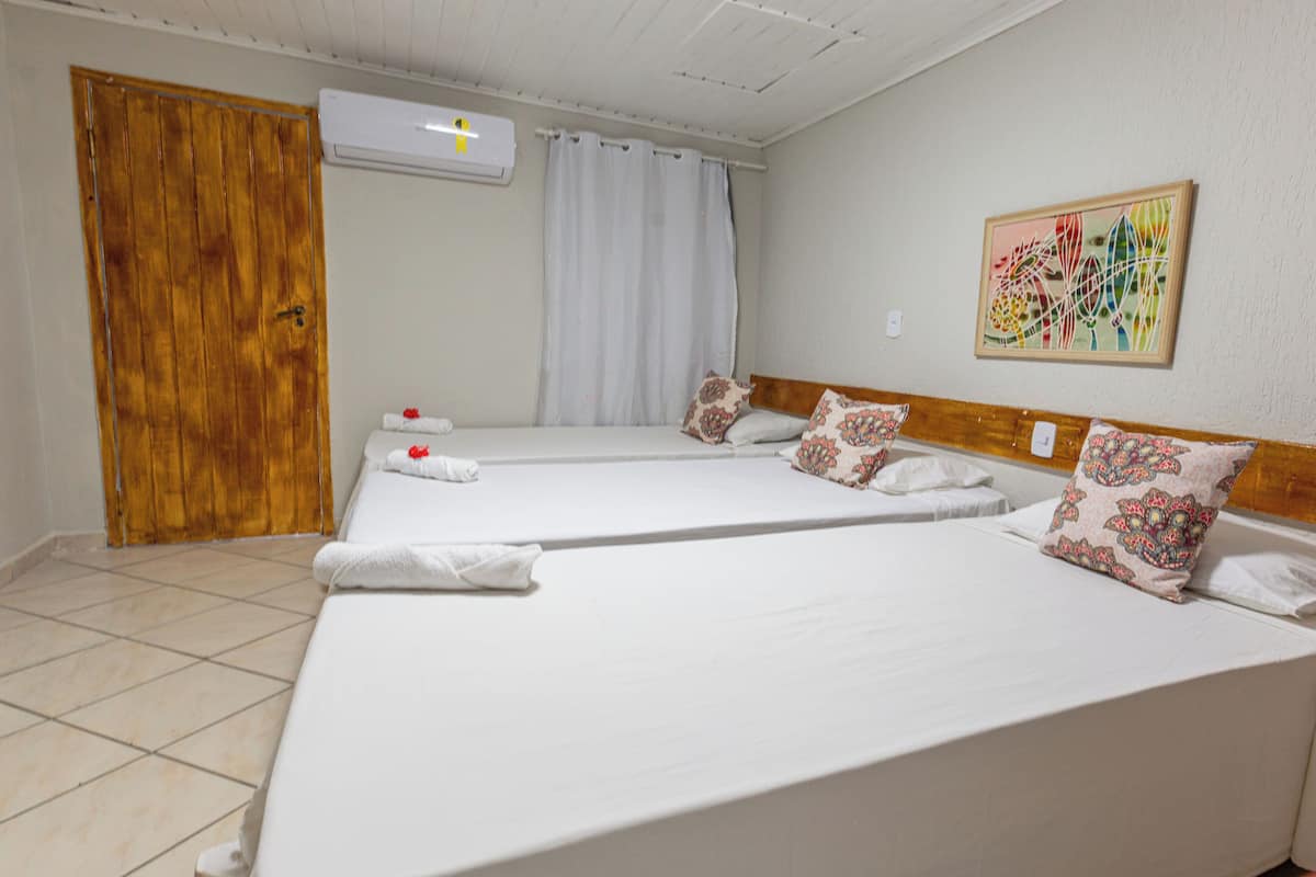 Apto Standard Triplo Twin | 1 quarto, frigobar, cortinas blackout, Wi-Fi de cortesia