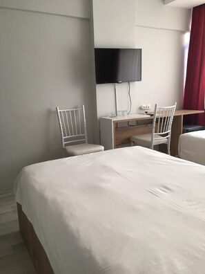 Family Room | Minibar, blackout drapes, soundproofing, free WiFi - Sale Otel (Eskisehir)