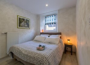 1 chambre, bureau, fer et planche à repasser, Wi-Fi