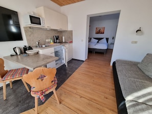 Appartement (1) | Aire de séjour | Téléviseur à écran plat de 32 po avec télévision par satellite