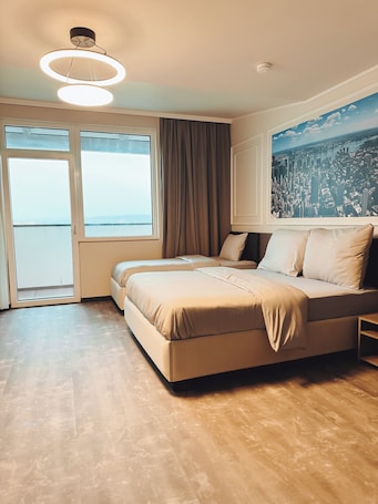 Wifi gratis y ropa de cama . F Hotel 24h Check-In