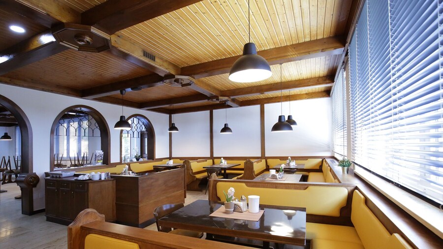 F Hotel 24h Check-In