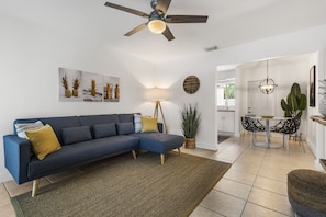 Premium-Apartment, 2 Schlafzimmer, 2 Bäder (1716) | Wohnbereich