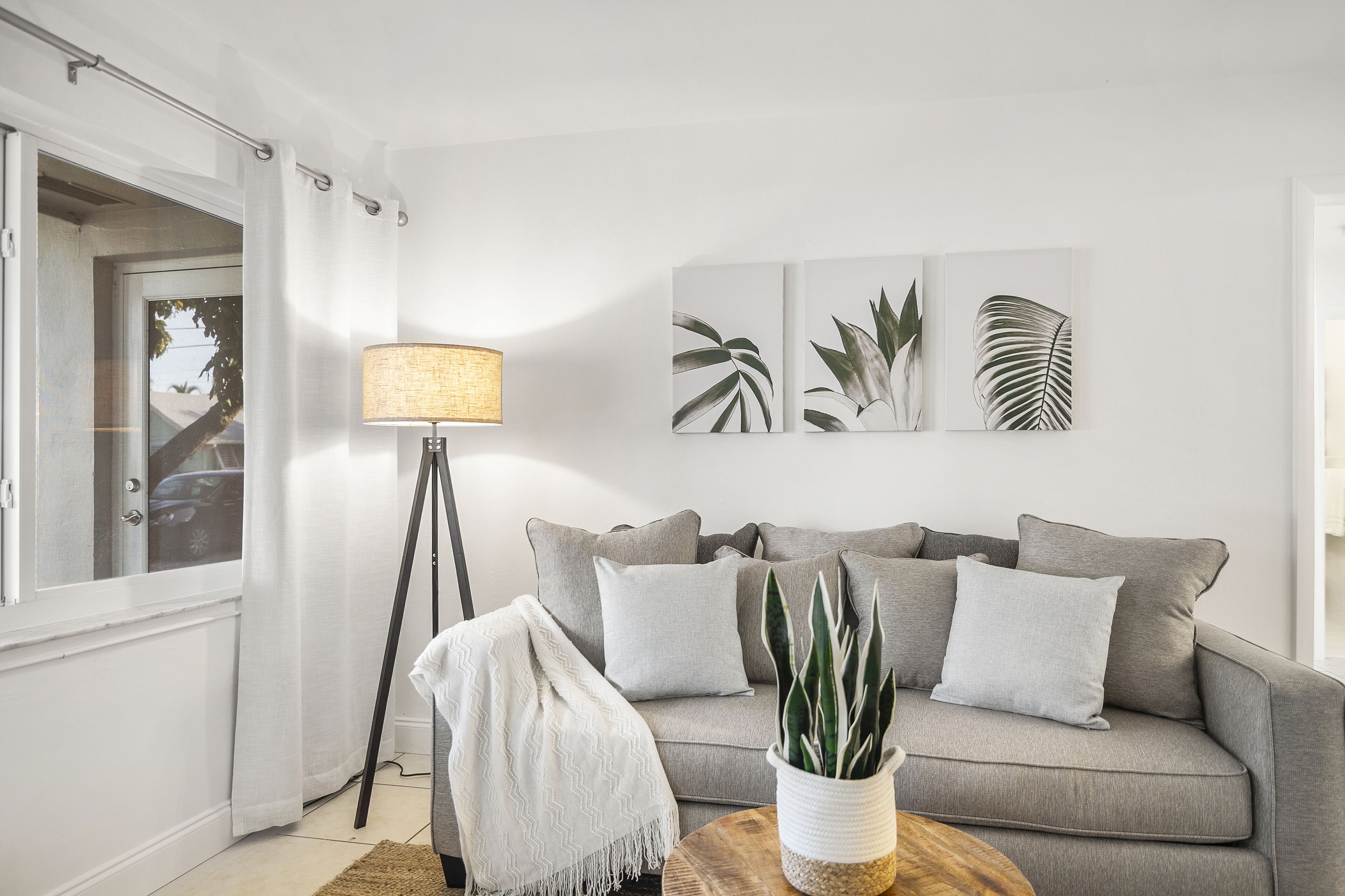 尊荣公寓式客房, 2 间卧室, 双浴室 (1718) | 客厅 | 49-英寸纯平电视（配备数码频道）、智能电视、Netflix