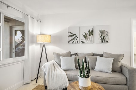 Premium Condo, 2 Bedrooms, 2 Bathrooms (1718) | Living room. Alani Bay Premium Condos