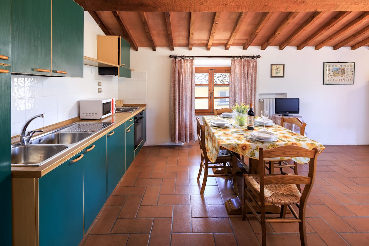 Traditional Apartment, 1 Bedroom | Private kitchen