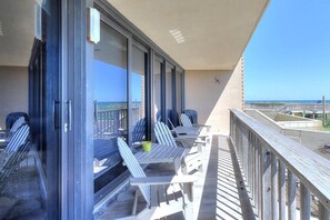 Property grounds - Sea Gull #108L: Beachfront 1 Bedroom 1 Bathroom With Spectacular Views and 24 Hour Management (Port Aransas)