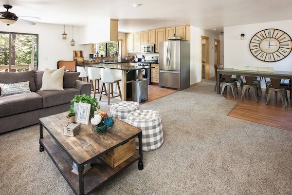 Gorgeous open living, dining, and kitchen area with a deck. New flooring added to the kitchen, living room, dining room and hallway!