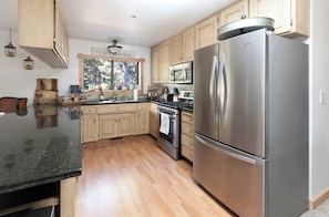 Refrigerador, microondas, horno, placa de cocina