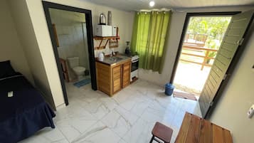 Suite Studio Standard, 1 chambre | Coin séjour | Télévision LCD de 30 pouces avec chaßnes par cùble, télévision