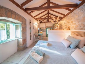 3 bedrooms, free internet