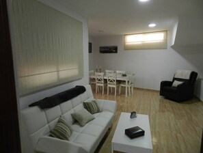 Smart-TV, Bücher, Stereoanlage