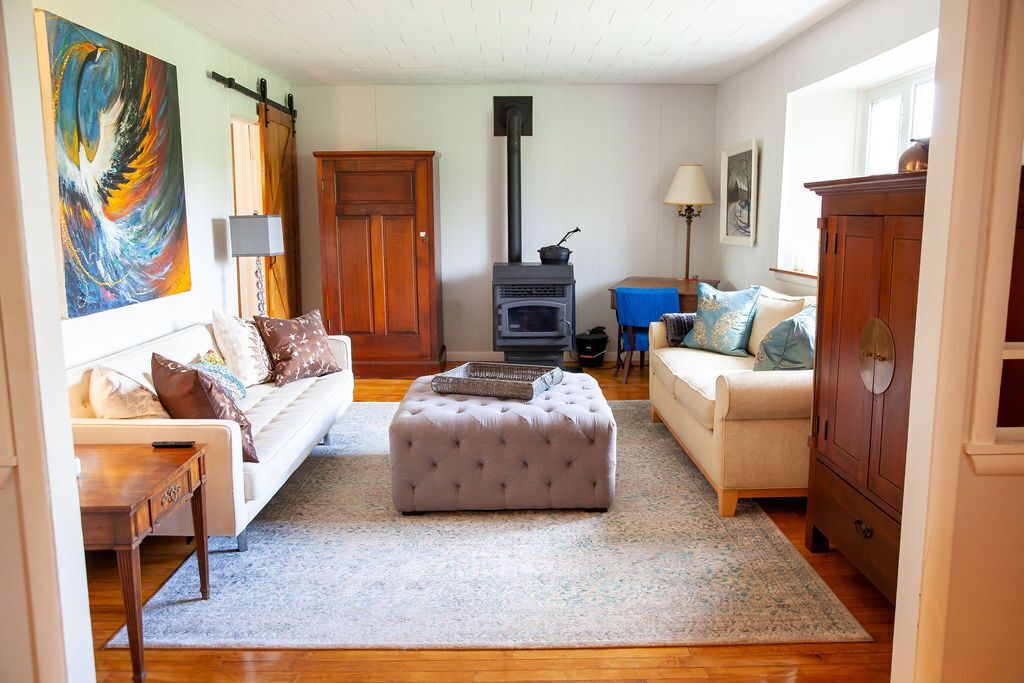 Charming 1866 schoolhouse in the heart of the County - free Sandbanks Pass