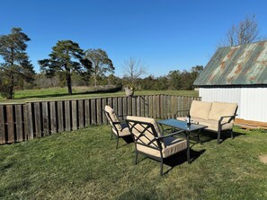 Outdoor dining - Charming 1866 schoolhouse in the heart of the County - FREE Sandbanks Pass (Prince Edward)