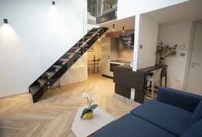 Design Duplex, 2 Bedrooms, Mountain View (West maisonette) | Living room | 42-inch flat-screen TV with satellite channels, Smart TV