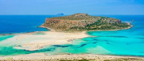 Beach nearby, sun loungers, beach towels