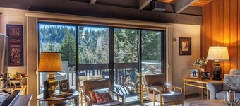 Maison 4 Chambres Avec vue sur la Piste de ski de Fond du Canyon Lodge!