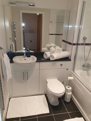 Apartment, Multiple Beds | Bathroom