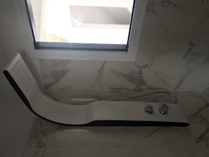 Regadera en el baño