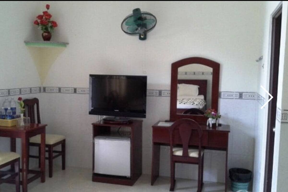 Phòng 4 Tiêu chuẩn | Bộ đồ giường cao cấp, nệm Select Comfort, bàn 
