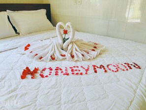 Premium bedding, Select Comfort beds, desk, laptop workspace - SWEETHOME BUNGALOWS (Phu Quoc)