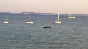 On the beach - T3 in the heart of the city, on the waterfront, QUIET, Owners nearby (Le Lavandou)