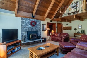 TV, fireplace, DVD player, books