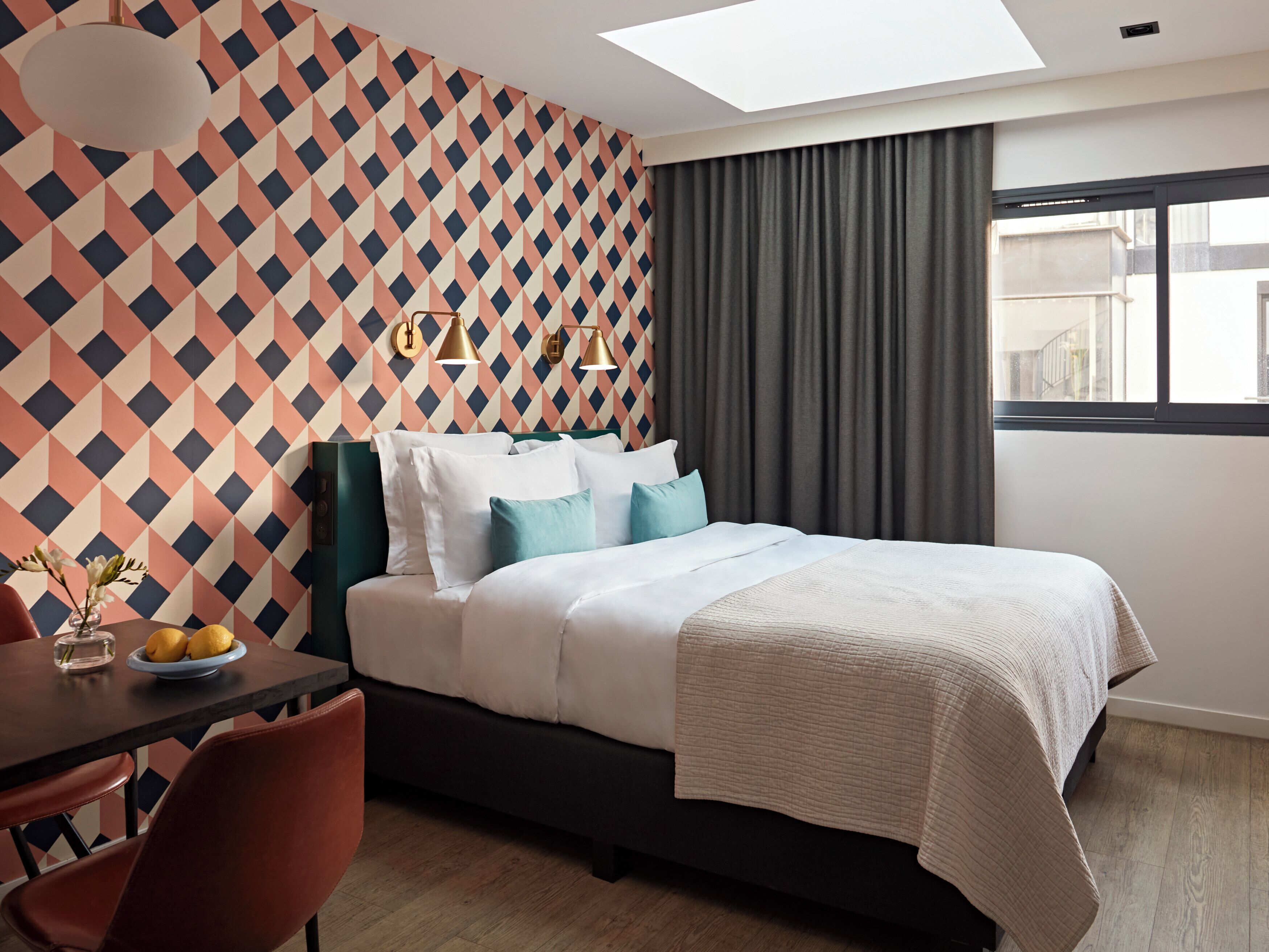 Studio, kjøkken (Large Studio) | Sengetøy av topp kvalitet, safe på rommet og skrivebord for bærbar PC