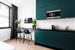 冰箱、微波炉、烤箱、炉灶