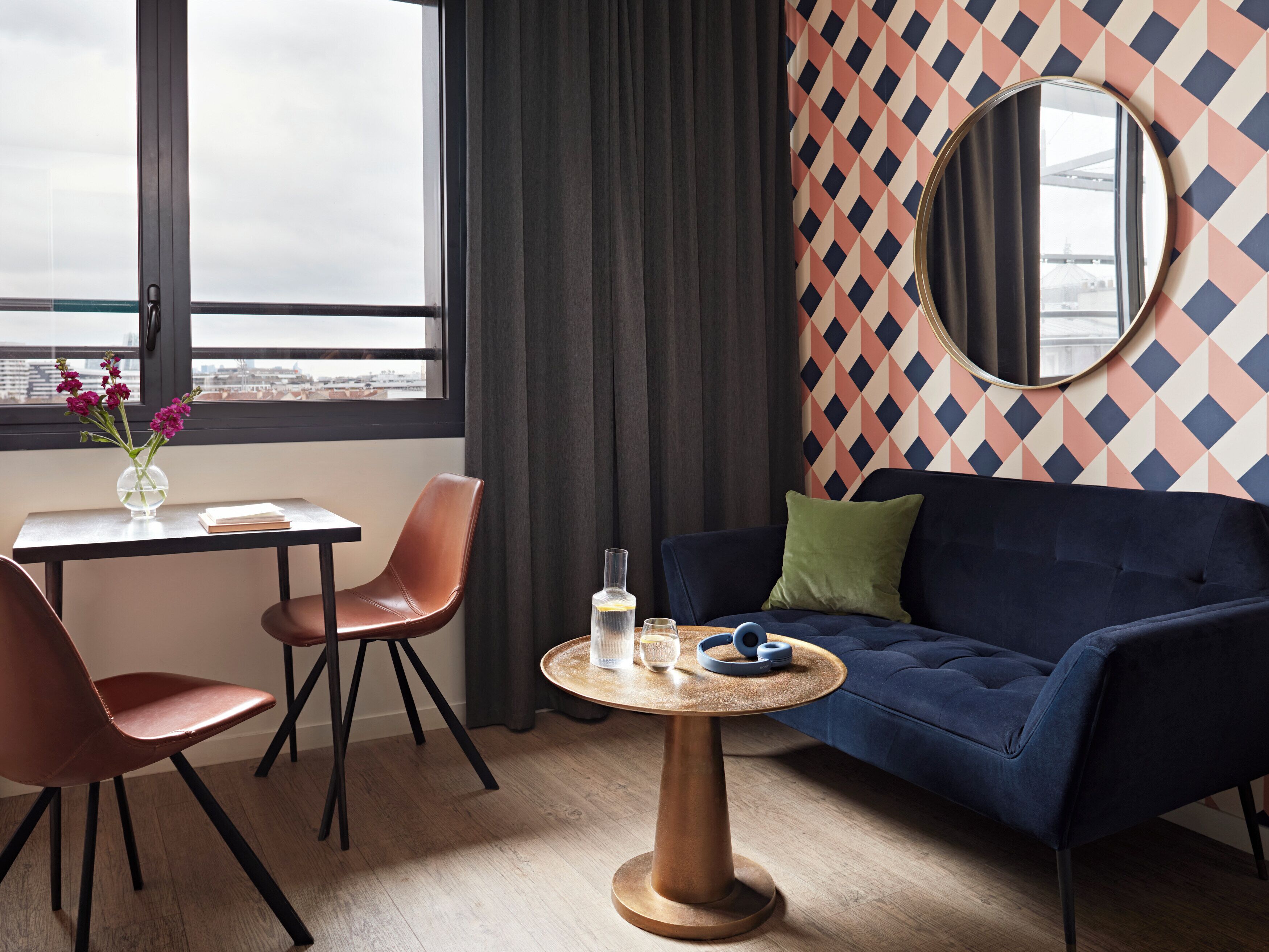 Leilighet, 1 soverom | Oppholdsområde | En 32-tommers Flatskjerm-TV med kabel-kanaler samt TV