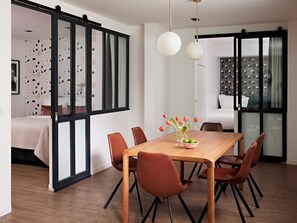 Large 2 Bedroom Apartment with Sofa Bed | Living area