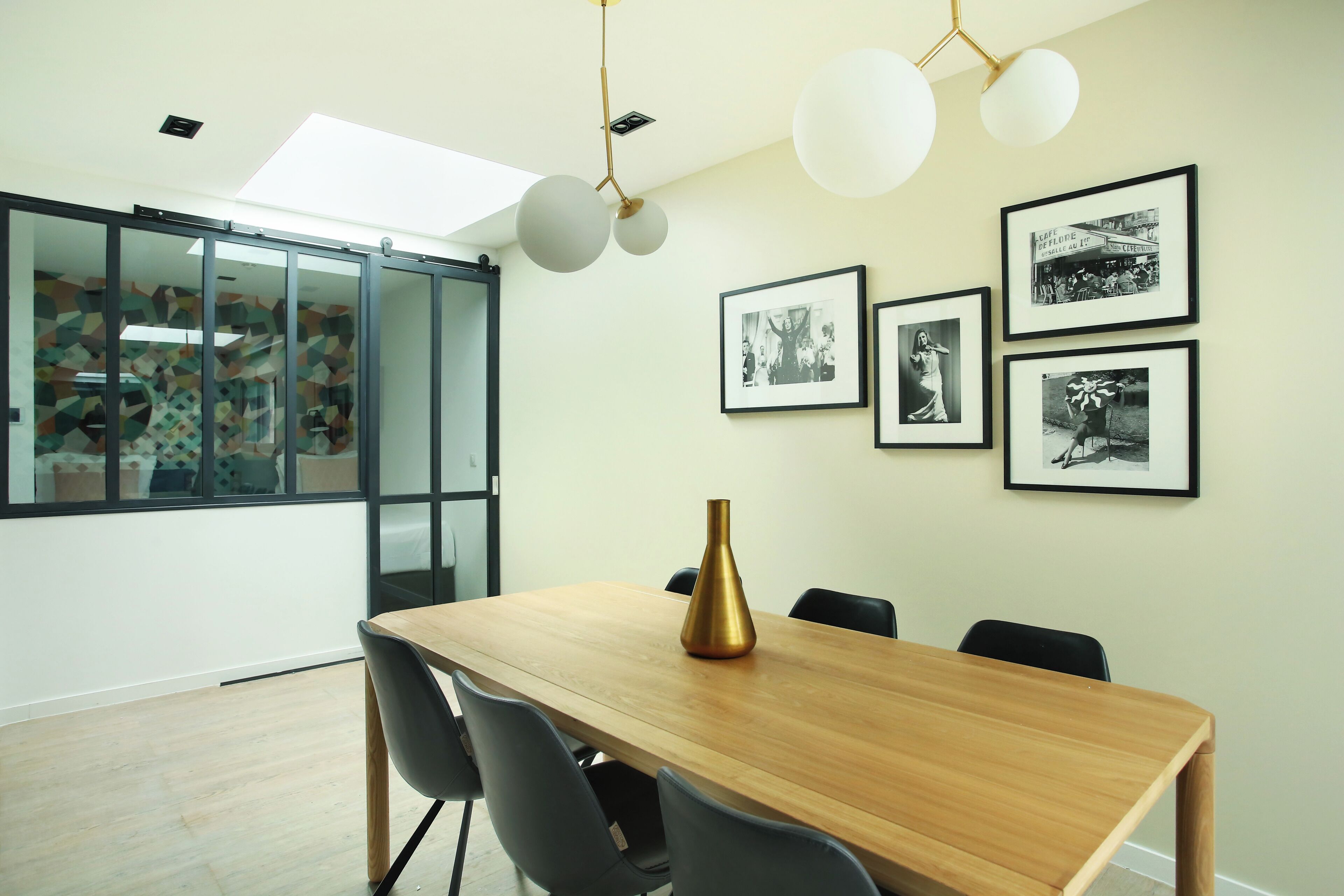 Large 2 Bedroom Apartment with Sofa Bed | Living area