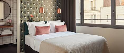 Studio, keittiö (Medium Studio) | Ylelliset vuodevaatteet, tallelokero huoneessa