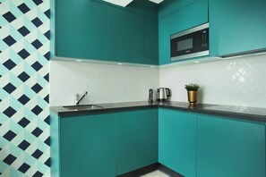 Leilighet, 2 soverom (Large Apartment - with Sofa Bed) | Eget kjøkken | Kjøleskap, mikrobølgeovn, ovn og kokeplater