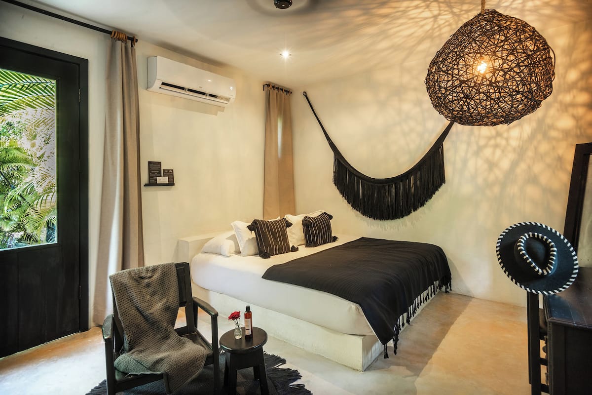 Standard Room, 1 King Bed, Garden View, Ground Floor