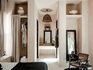 Tulik B Room | Két bảo mật tại phòng, trang trí khác biệt 