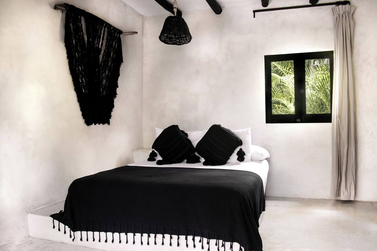 Jungle View Room | In-room safe, WiFi (free), individually decorated