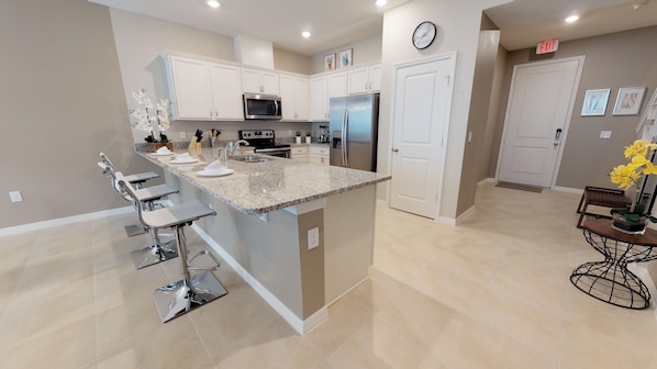 Fridge, microwave, stovetop, dishwasher