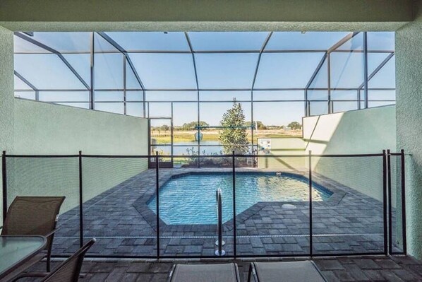 حمّام سباحة خارجي