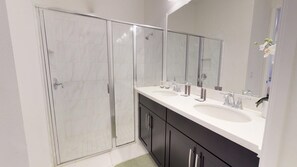 House, Multiple Beds, Private Pool | Bathroom